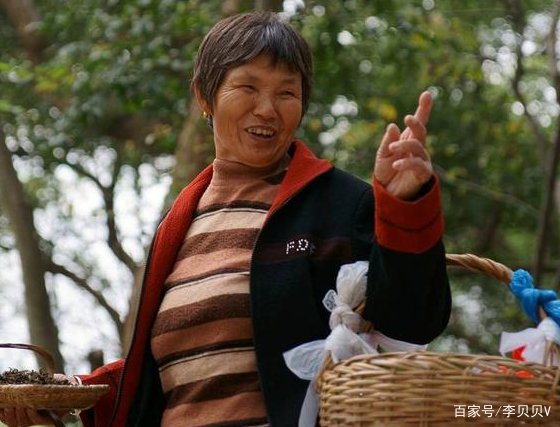 68岁老太网恋奔现失败被拉黑,老年人就不能有甜甜的恋爱吗?