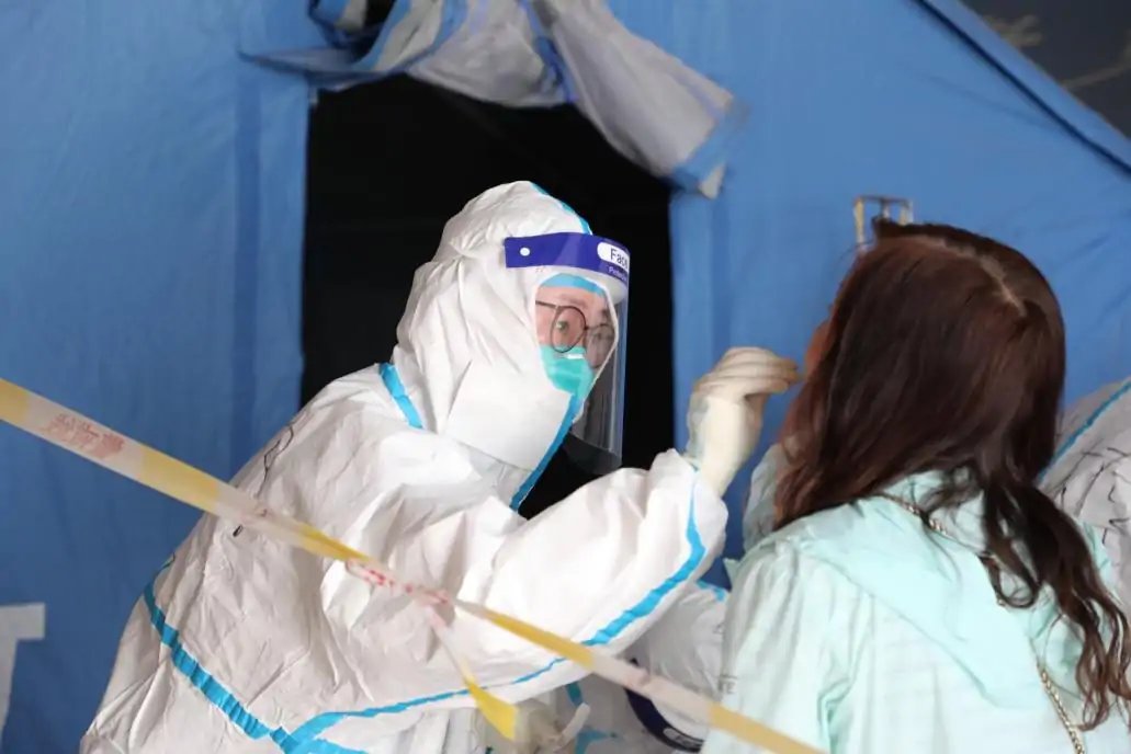 广州增城区一医院1人核酸初筛异常，医院采取了什么举措？