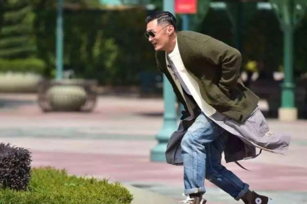 余文乐晒和老婆老年妆造型，两个人是娱乐圈的模范夫妻吗？