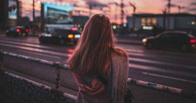 37年前一女子中3400万大奖，立马买下上班的公司，如今她怎么样了？