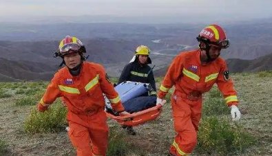 突发!5名游客在攀登火山途中遇难,究竟发生了什么?