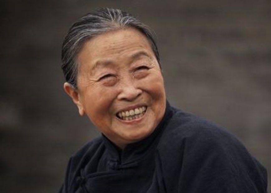 1966年，张少华带人打残新凤霞，她为什么如此歹毒？