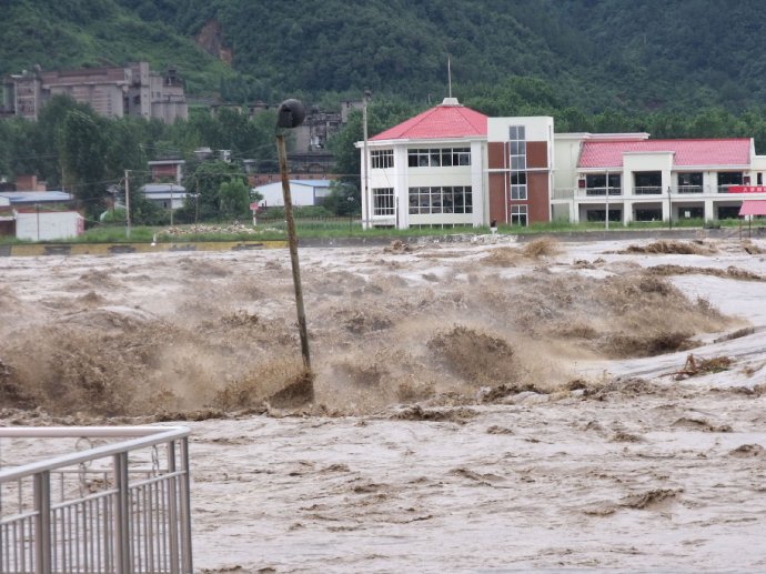 卫辉一大爷哽咽说自己家没了令人心疼，从大爷的这句话中提现出了什么？
