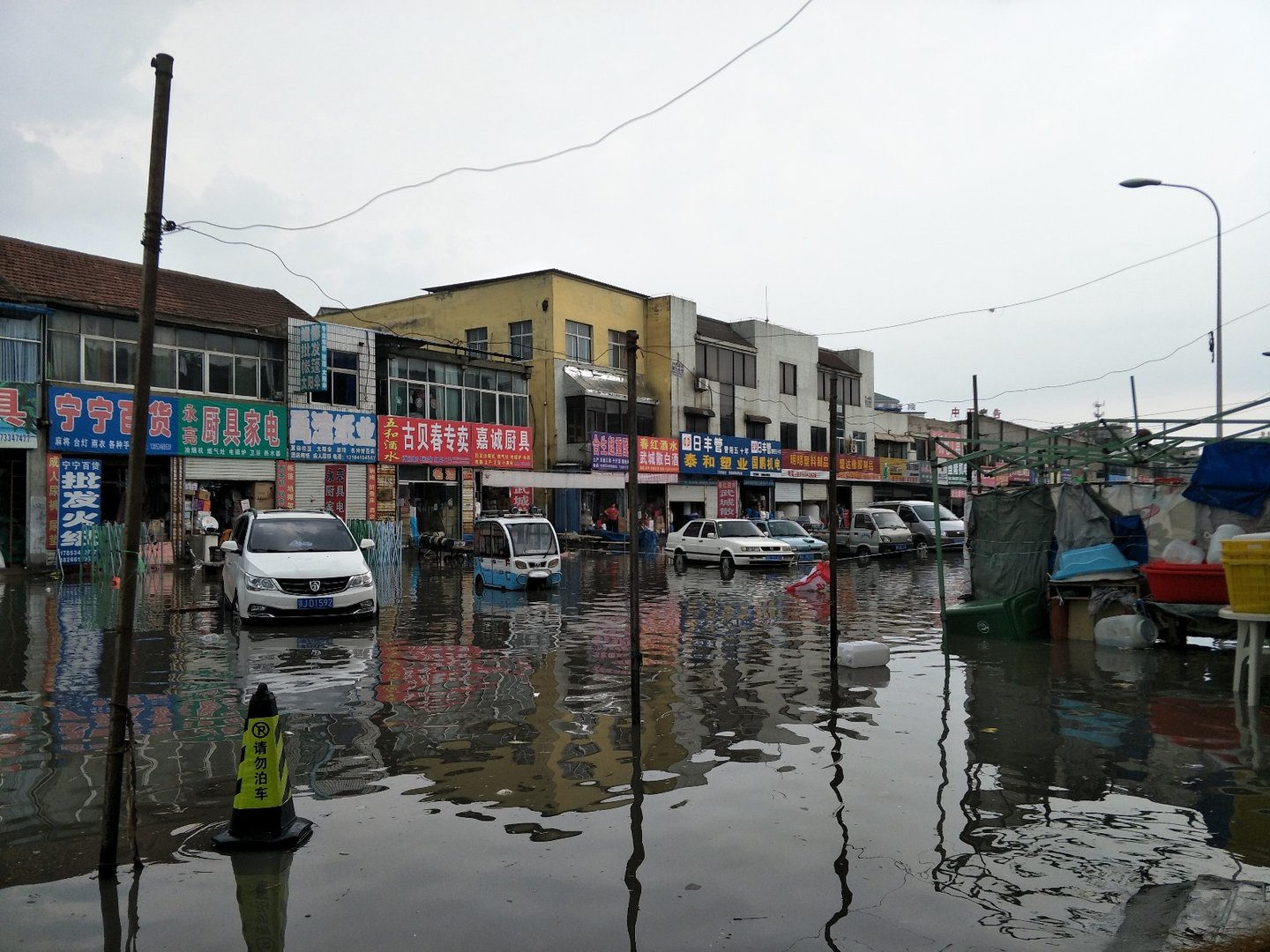 福建莆田突降大雨，街道成河道，当地的降雨强度到底如何