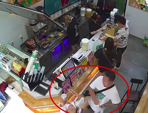 12岁女孩遭陌生男子掌掴，该男子是否被会被行政处罚？