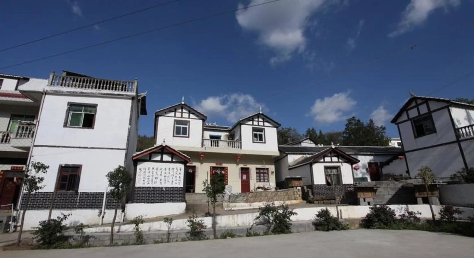 山东一村书记花百万建水上乐园,为何被网友盛赞?