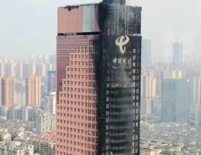火灾第三天！长沙电信大楼进入外立面维修阶段，何时能全面结束？