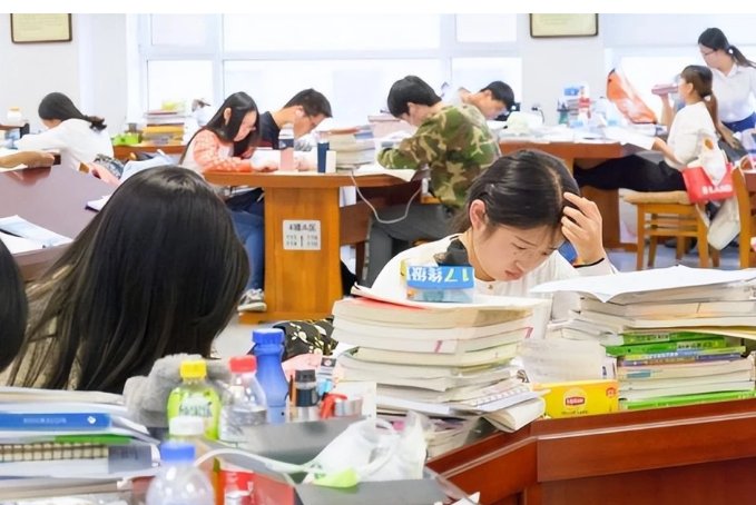 四川23岁女研究生校内从15楼坠亡，女生的死因到底是什么？