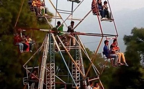 印度摩天轮翻覆的原因是什么？