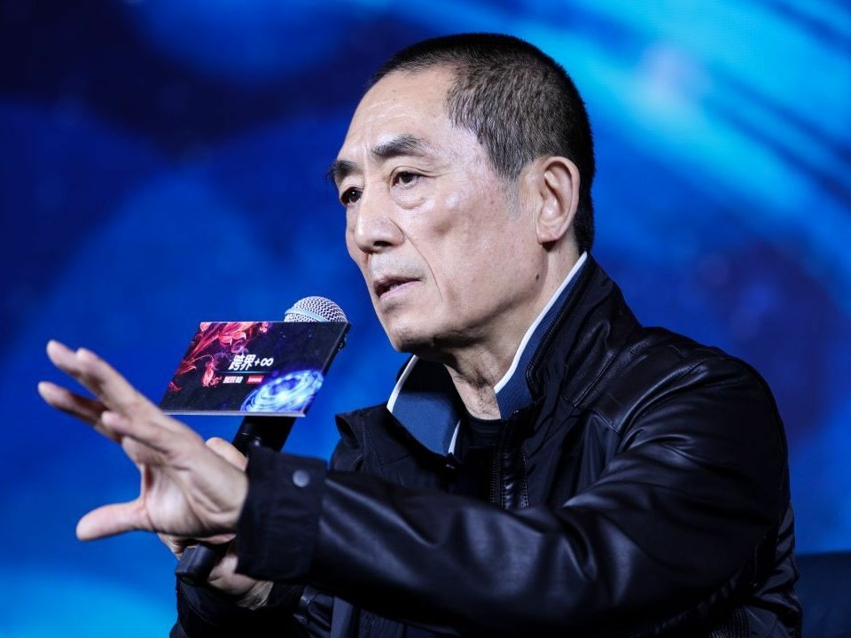 张艺谋的成功告诉你“会夹着尾巴做人”到底有多重要?