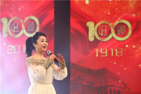 遵义95后女孩用辣椒摆出党旗，她的这一举动表达了对祖国怎样的敬爱之情？