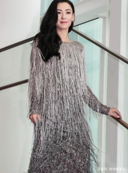 张柏芝穿衣服带一身毛挺时髦，你怎么看？