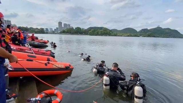 贵州公交坠湖幸存学生拼命游出，幸存学生的现状如何？