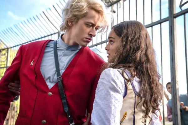 饥饿游戏斯诺结局