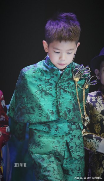 霍思燕儿子音乐剧表演高清照曝光，嗯哼在舞台上的表现如何？