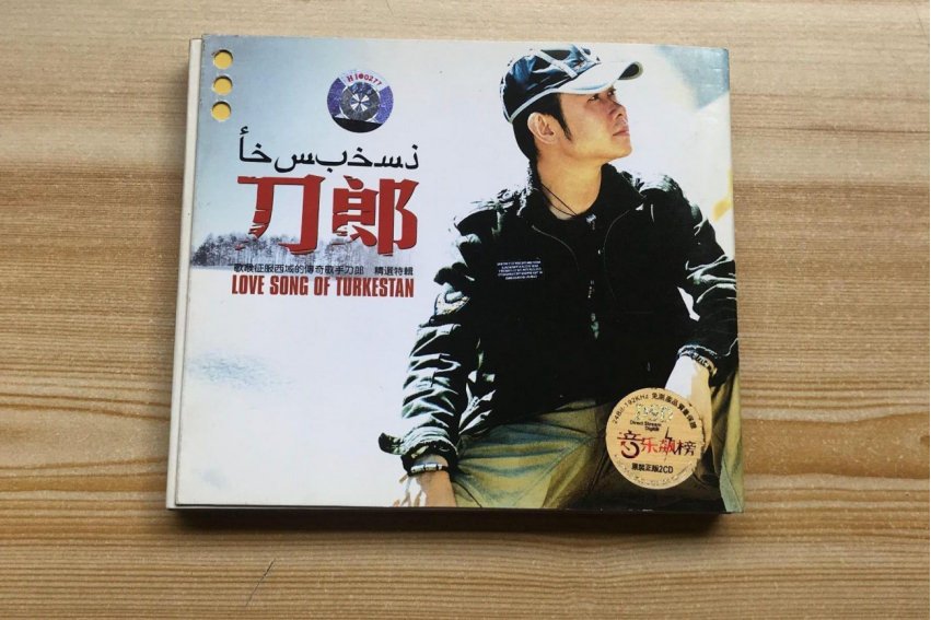 未成开言先转腚的意思