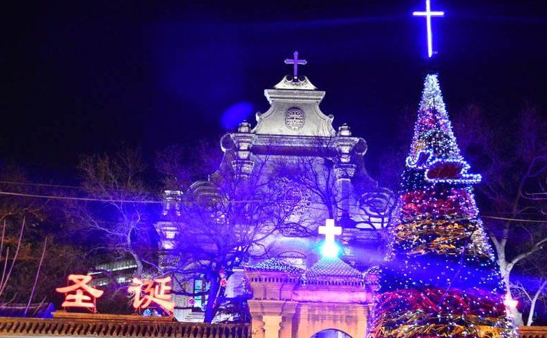 祝今晚平安夜快乐，明天圣诞节快乐。用英文怎么写