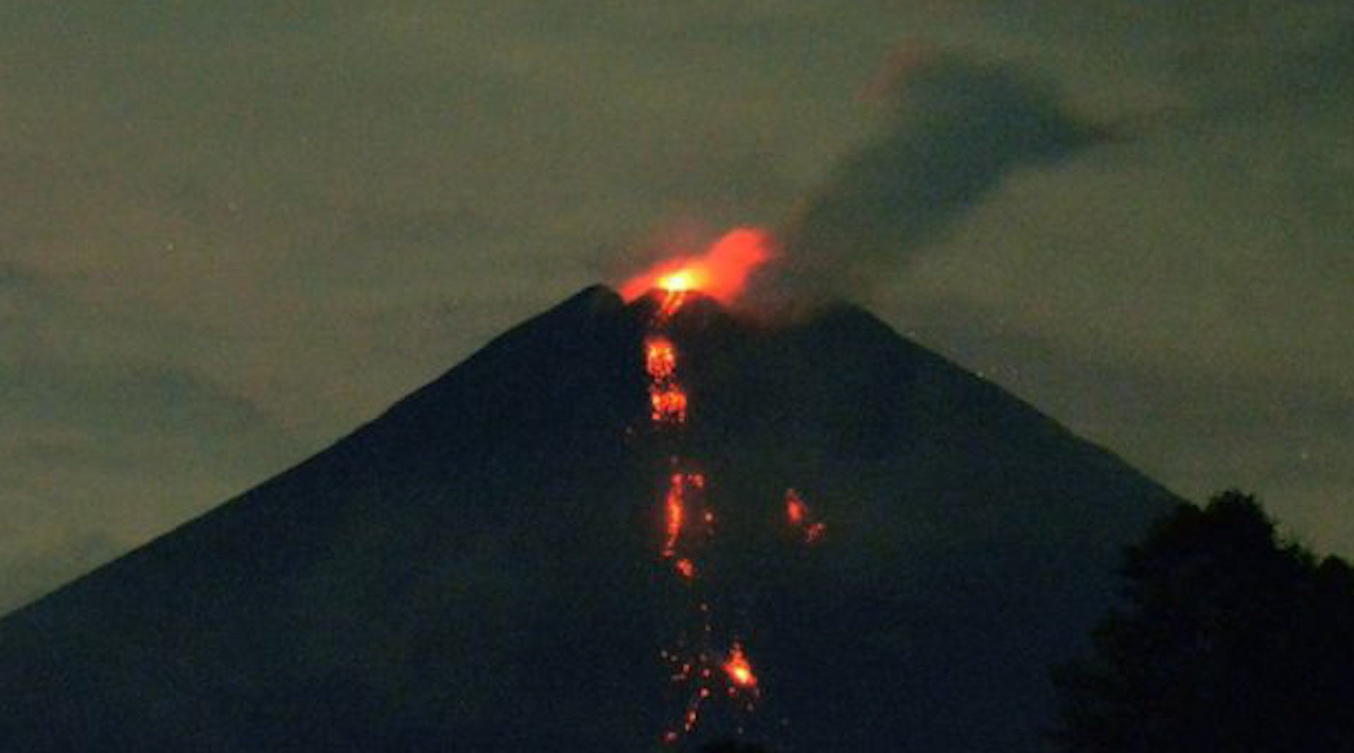 印尼塞梅鲁火山剧烈喷发已致13死41伤，当地政府对此做出了哪些措施？