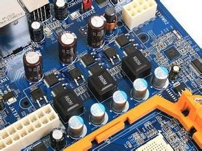 电脑开机后几秒就断电了，怎么回事？