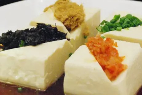 四喜豆腐是哪里的菜系？这里的豆腐可以用普通的老豆腐吗？