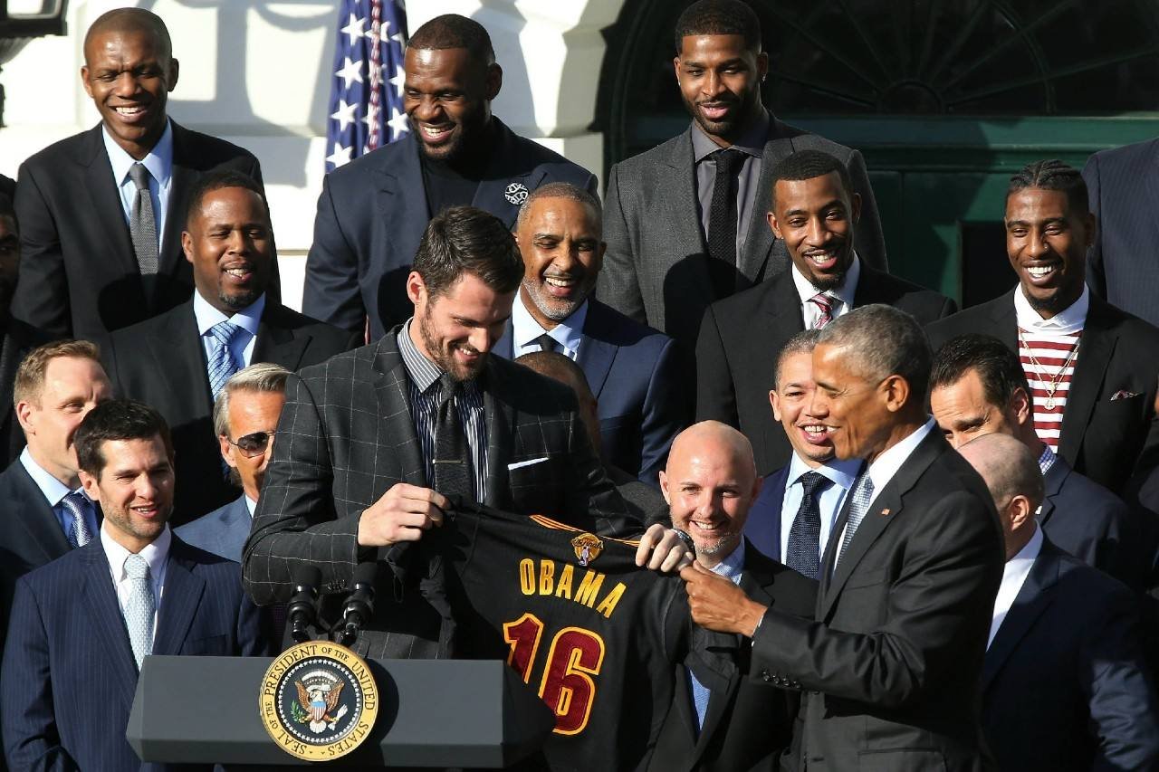 詹姆斯与奥巴马的关系好吗？詹姆斯夺冠后奥巴马有何表示？