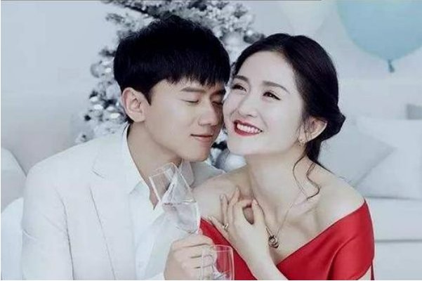 谢娜和张杰的爱情就像偶像剧一样甜蜜，他俩是怎么认识的？