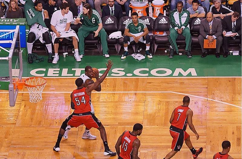 NBA比赛中的一号位二号位三号位四号位五号位分别是什么意思啊