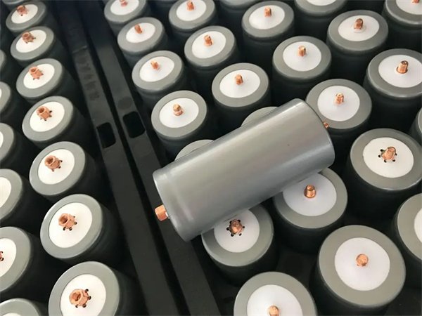 林志颖车祸细节：车燃烧3小时未熄灭，锂电池着火为何难以扑灭？