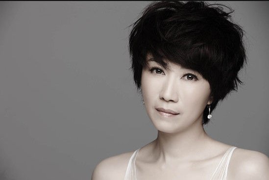 歌词“我向你飞你温柔的追 只要我无怨你也无悔”的歌名是什么？