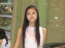 图上那女的是谁啊？