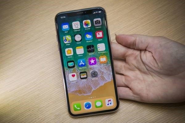 iPhone11今日开卖绿色紫色已无现货，都说抵制苹果为何还能有这么高的销量？