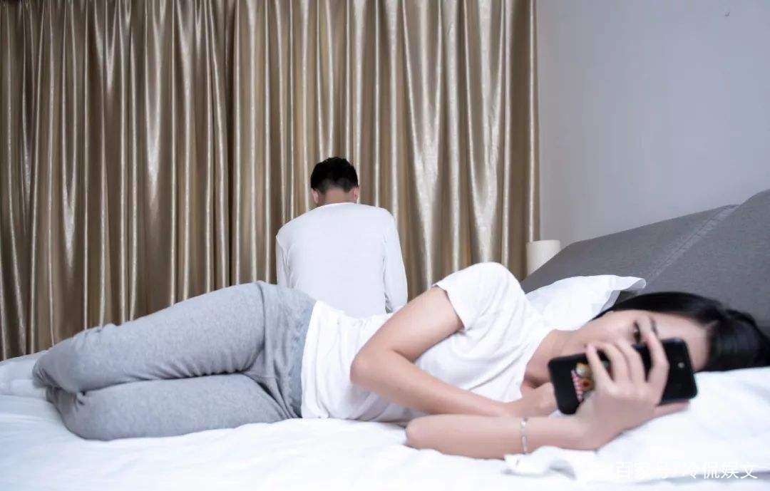 辽宁省的一名男子要求自己的妻子和其他男人发生关系，原因是什么？