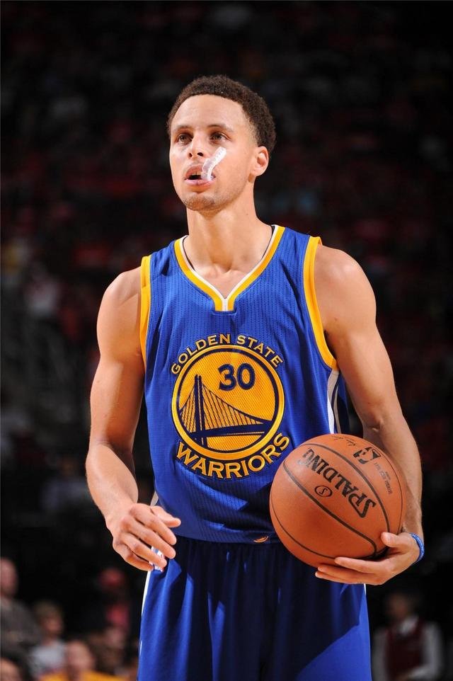 NBA库里会为了更多的钱去联手湖人吗？