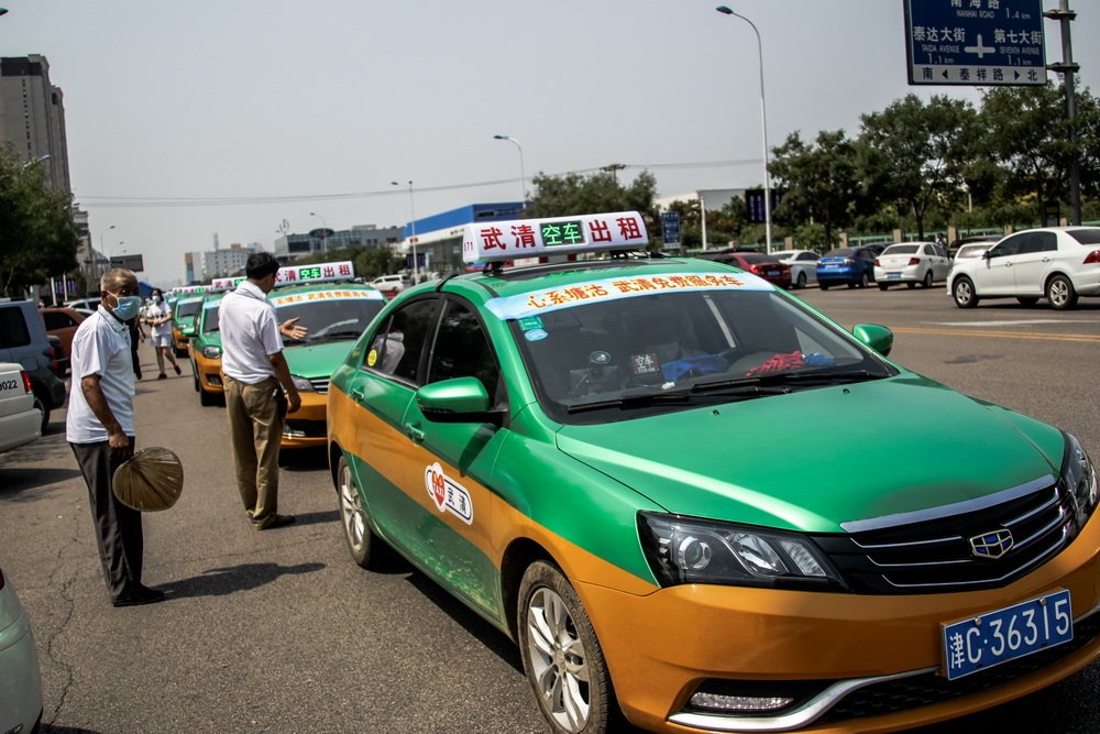 烧心确诊司机多日早6点至次日凌晨开出租，成年人为了生活有多拼？