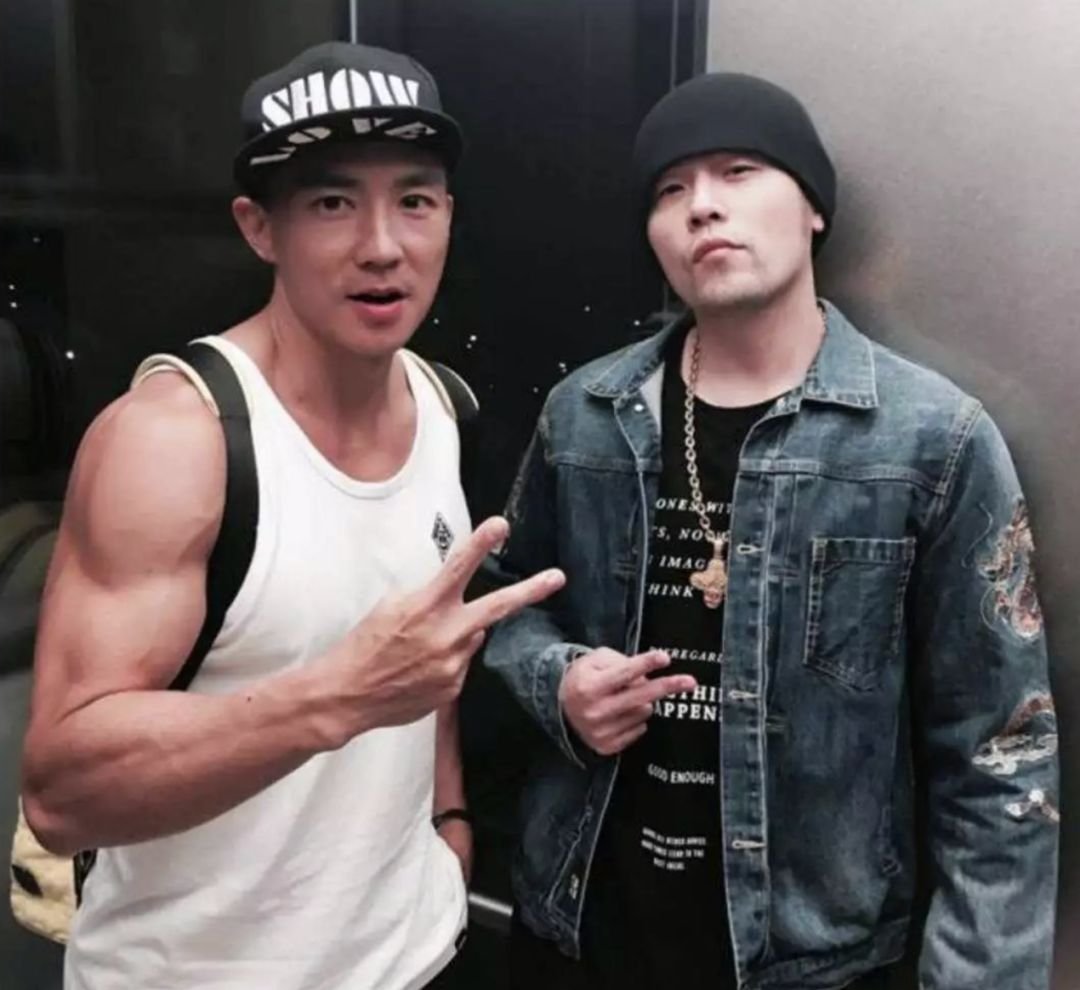 上海称不能让献爱心捐赠的人寒心，现在的上海接受过哪些人的捐赠？