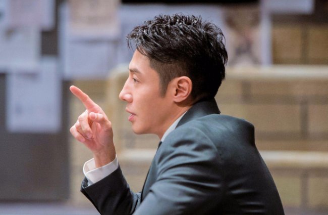 撒贝宁在节目中说何炅是他的假想敌，撒贝宁怎会如此走心？