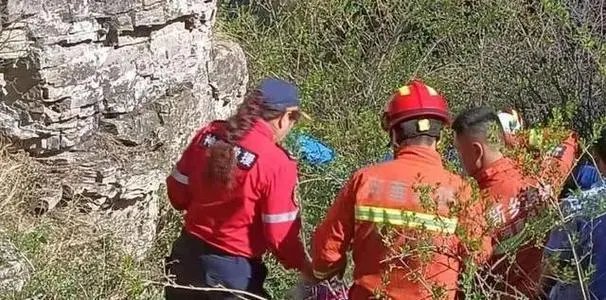 女游客在新乡失足坠崖，结局令人心痛，事情的始末到底是怎样的？