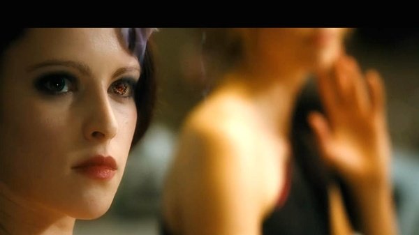 求一女的拿一支烟捅眼睛里是国外哪部电影