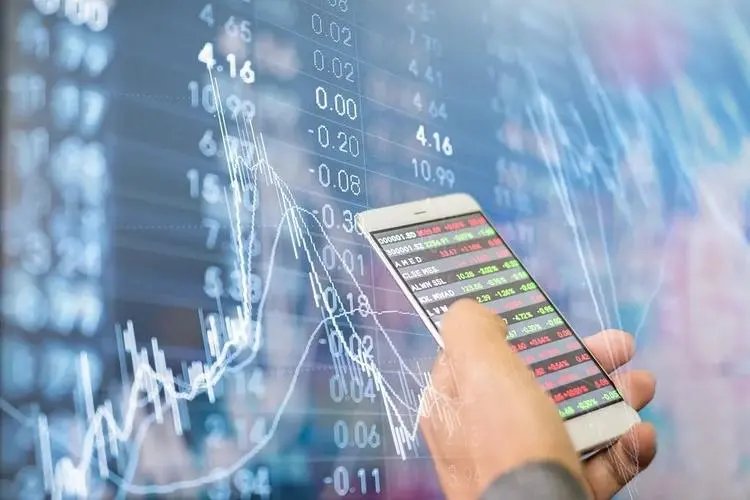 买中概股的年轻人，人还在钱没了，中概股为什么持续大跌？