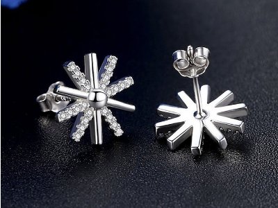 给女儿18岁成人礼送什么好呢？