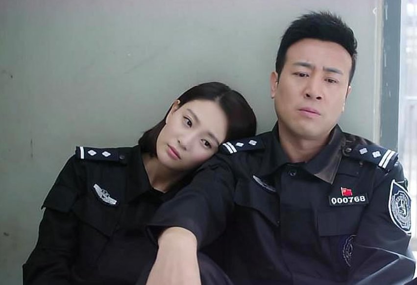 警花与警犬的大结局