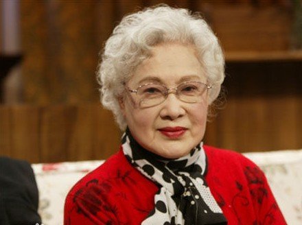 丈夫出轨亲妹妹，遭儿子打骂，女儿和她活成陌生人，秦怡人生为何那么悲惨？