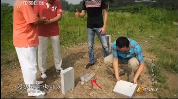 实战派武术家赵翼龙可以侧踹碎石碑，手指砌砖，在擂台下柳海龙能打赢他吗？