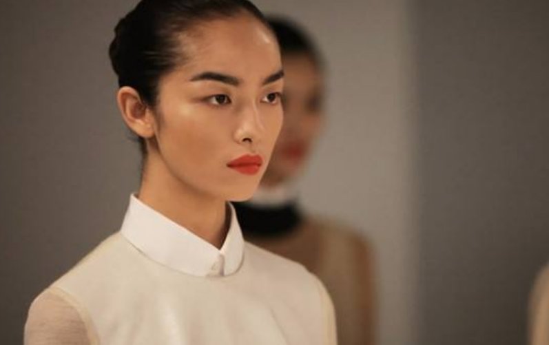 孙菲菲走秀连摔三次,为何她能成为第一国模?