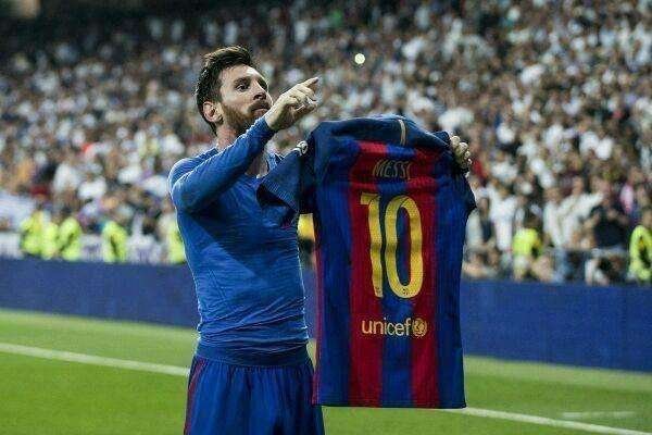 梅西成为巴萨队史出场第一，他算是最强球员代表吗？