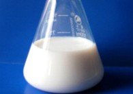 碱性乳白色液体是什么东西