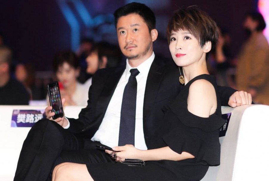 谢楠轻拉吴京衣角示爱，甜蜜庆祝结婚七周年，他们当初是如何相识的？