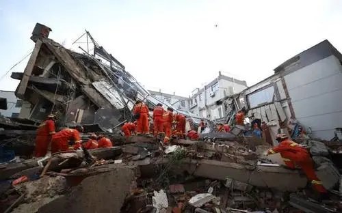 一名房客连住3晚退房1小时酒店坍塌，此次坍塌事故造成了多大损失？