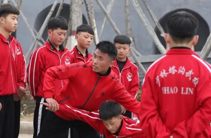 塔沟武校的招生电话是多少？
