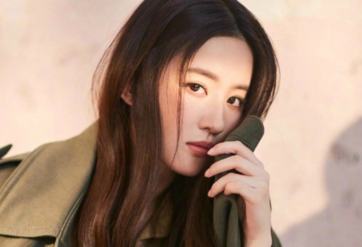 刘亦菲年龄造假争议发酵，北电官微沦陷，此事带来了哪些连锁反应？